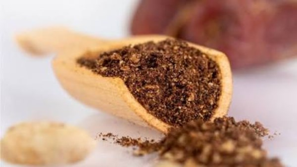 لن ترميها بعد اليوم: فوائد صحية وتجميلية مُذهلة من نوى البلح