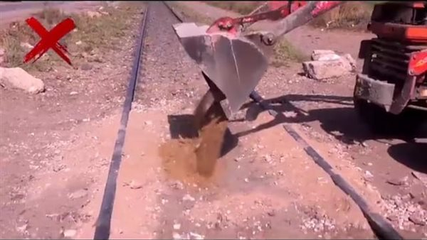 النقل يحث المواطنين على عدم إقامة معابر غير شرعية على السكك الحديدية