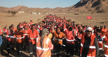 أبطال منجم السكرى يستخرجون الذهب بأعلى معايير الأمان