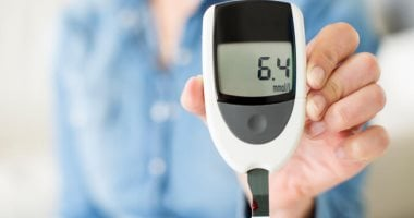 كيف يتأثر مستوى السكر في الدم بتناول خبز العجين المخمر بانتظام؟