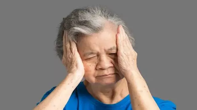 تحذيرات مبكرة: 6 علامات في منتصف العمر تنذر بالزهايمر