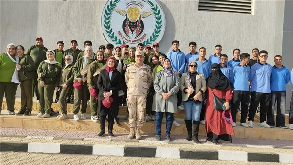 تعليم القاهرة ينظم زيارة ميدانية إلى قيادة قوات المظلات