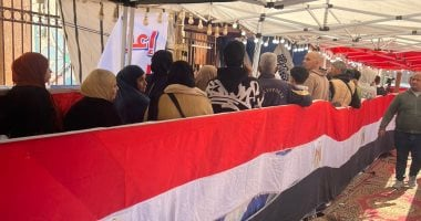 شباب يتوافدون للتصويت في جولة الإعادة بلجان الأسمرات