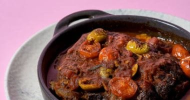 طاجن العكاوى بالبصل والفلفل