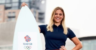 بريطانية تدخل موسوعة جينيس بركوب موجة عملاقة في البرتغال