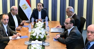 رئيس الوزراء يلتقي وزير الطيران لاستعراض استراتيجيات تطوير مصر للطيران
