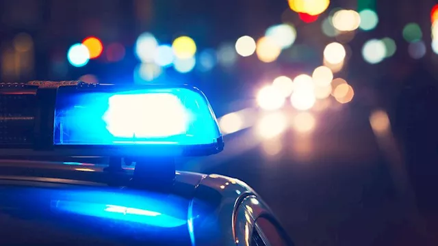 احذر الضوء الأزرق: هل تسرع الشاشات شيخوخة البشرة؟