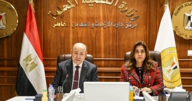 وزيرة التنمية المحلية ومستشار الرئيس يجتمعان مع المحافظين.. اعرف السبب