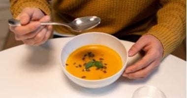 الأكلات الشعبية لها أصول: آداب أكل العدس وحمص الشام بلا فوضى