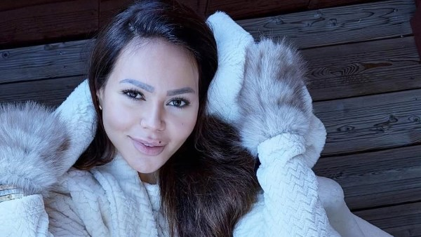 أسماء إبراهيم تجذب الأنظار بالفرير من فرنسا