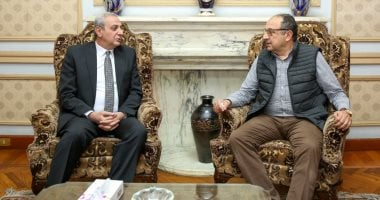 وزير قطاع الأعمال يلتقي محافظ الغربية في بداية زيارته لشركة مصر للغزل والنسيج