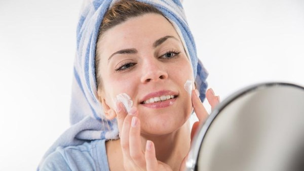 دراسة تكشف عن فاكهة تعزز نضارة البشرة