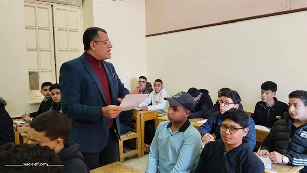 وكيل التعليم بدمياط يتابع انتظام امتحانات النقل ويطمئن لمستوى الأسئلة