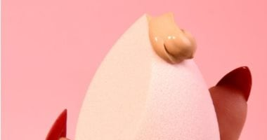 كيفية إخفاء دوالي الساقين بالمكياج؟ 4 حيل احترافية سهلة التطبيق