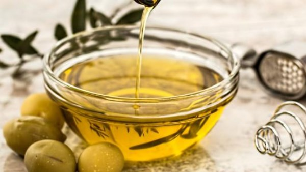 زيت الزيتون: فوائد للقلب والشعر والبشرة