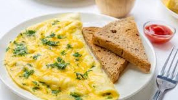 أومليت خضار بالجبنة: وجبة صحية سريعة للفطور والعشاء