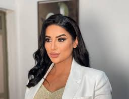 جوري بكر تستعرض أناقتها بإطلالة أنيقة