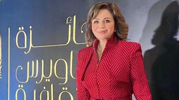 إلهام شاهين تتألق بالأحمر في أحدث ظهور