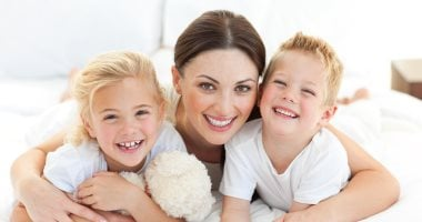 8 خطوات لتصبحين أمًا مثالية مع أطفالك: أفعال بسيطة تغيّر الحياة