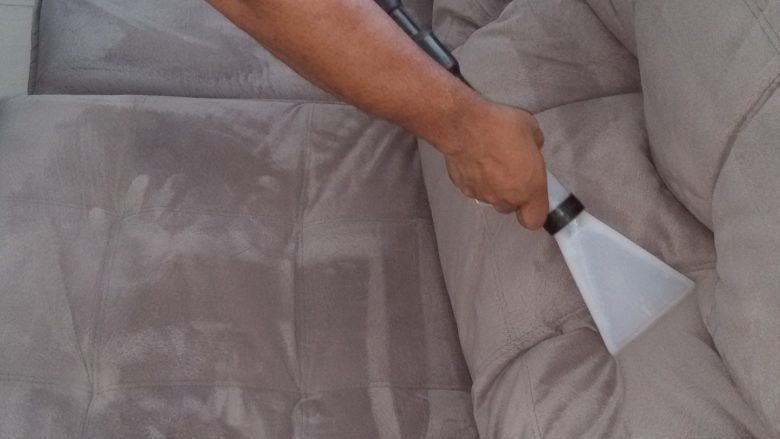 تنظيف الكنب من بقع الحبر بسهولة