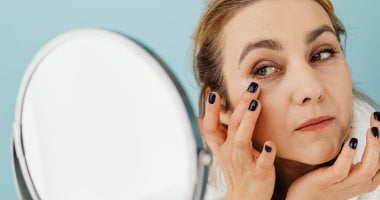 5 خطوات للعناية بالبشرة والمكياج في الأجواء العاصفة