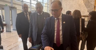 توافد النواب إلى القاعة استعدادا لانتخاب اللجان النوعية