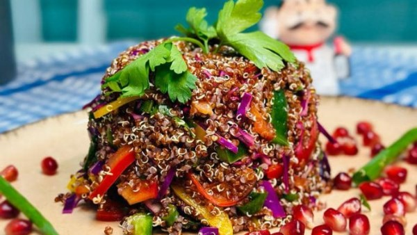 وصفة سلطة الكينوا بالرمان