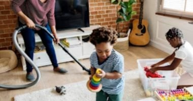 أفكار مبتكرة لتنظيم ألعاب الأطفال في المنزل قبل أن تتحول إلى فوضى