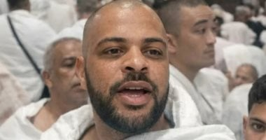 أبكم أردني يستعيد النطق أمام الكعبة ويقول لا إله إلا الله