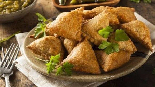 بخطوات سهلة لعمل السمبوسة بالبطاطس بطعم شهي