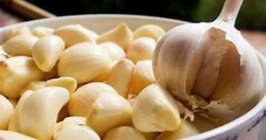 تناول الثوم النيء على معدة فارغة: فوائد كبيرة والطريقة الصحيحة