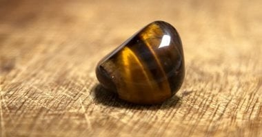 حجر النمر يخفف التوتر ويعيد التوازن.. من يمكنه الاقتراب رغم فوائده؟