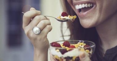 أطعمة ممنوعة ومفيدة لمن يعاني من الشرخ الشرجي