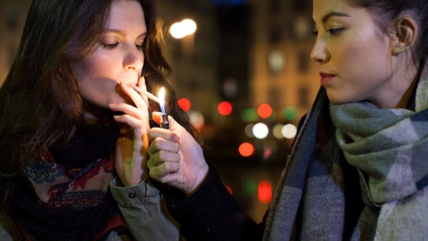 التدخين قبل 20 عامًا خطر صامت يرفع مخاطر الجلطات وأمراض القلب