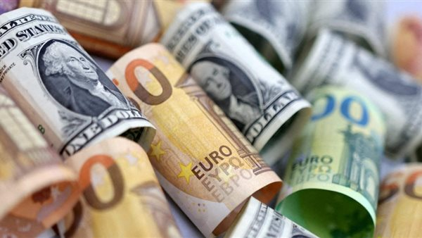 أسعار العملات في مصر: استقرار الدولار واليورو مقابل الجنيه