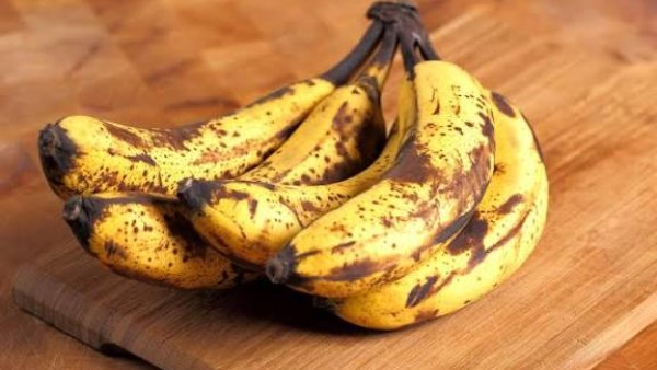 مخاطر الموز عند تغيّر اللون إلى البني: متى يصبح غير آمن؟