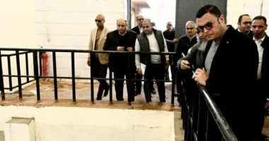 وزير الإسكان يزور الإسكان المتوسط وتطوير الطرق ومحطة رفع مياه بـ ٦ أكتوبر