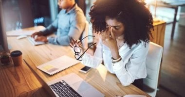 عادات تُجهد جسمك وتجعله مرهقاً باستمرار تجنبها