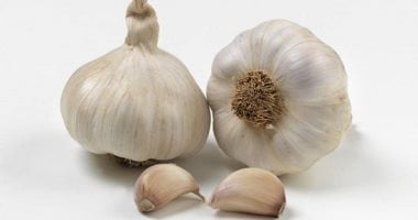 3 حيل سهلة لتقشير الثوم بأقل مجهود على طريقة الشيفات المحترفين