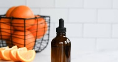 طريقة تحضير سيروم فيتامين سي من مكونات طبيعية في المنزل