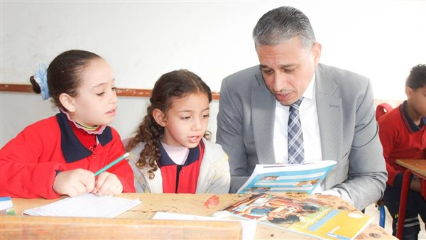 وكيل تعليم الجيزة يرصد طلاب خارج مدارسهم ويدرس حالتهم الاجتماعية