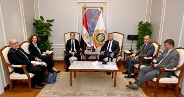 كامل الوزير يبحث توطين صناعة السكك الحديدية مع السفير الفرنسي