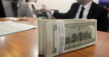 سوق العملات بلا مفاجآت.. الدولار ثابت فى البنوك