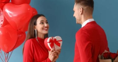 أغرب هدايا عيد الحب حول العالم.. من العنكبوت إلى الفرخة