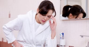 كيف يحدث التقيؤ المتكرر الناتج عن التوتر أو القلق؟