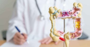 ما العمر الأمثل لأول منظار القولون للكشف عن السرطان؟ علامات لا تتجاهلها