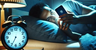 عادات يومية تضر صحتك بسبب الهاتف المستمر