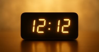 تفسير حلم الساعة 12:12: دلالتها على التوازن وبدايات جديدة