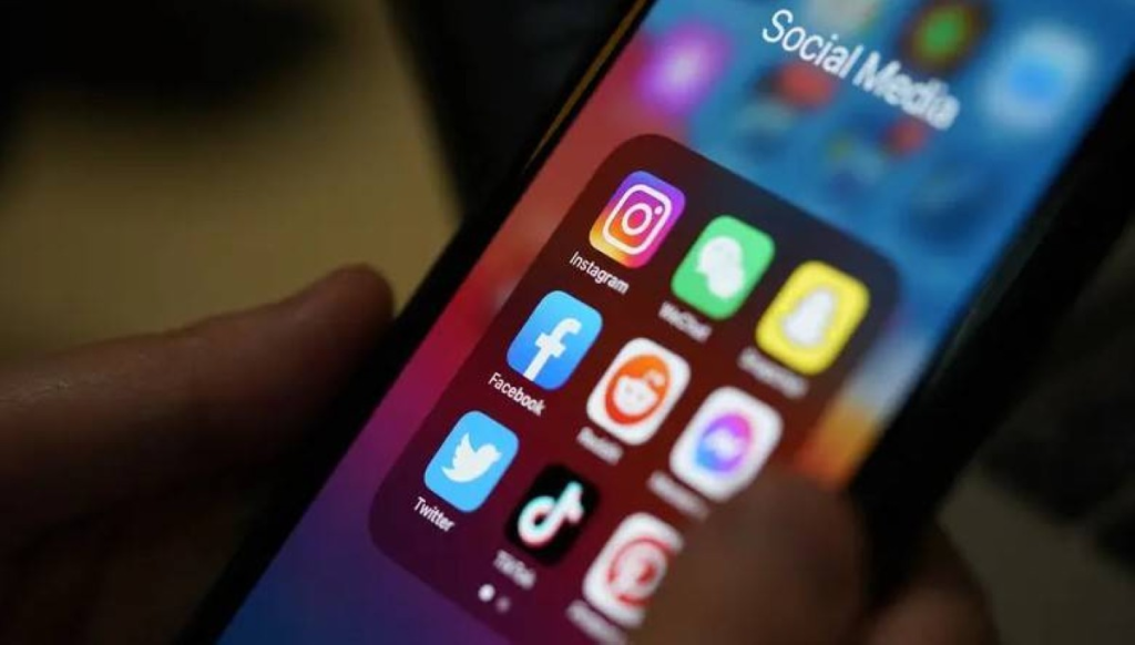 دراسة ألمانية: ربع الأطفال يستخدمون وسائل التواصل الاجتماعي بشكل خطر أو مرضي