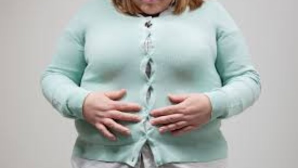 ما أسباب زيادة دهون البطن عند النساء بعد الأربعين؟